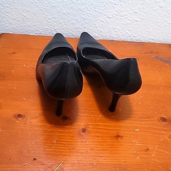 CALVIN KLEIN BLACK DOLLY WOMEN'S KIDSKIN HEEL SHOES SIZE 9 - Picture 3 of 13